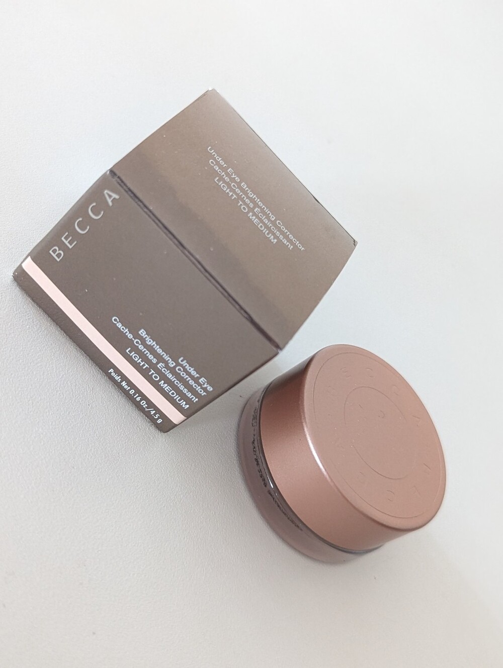 NWT NIB BECCA Under Eye Brightening Corrector in Light to Medium